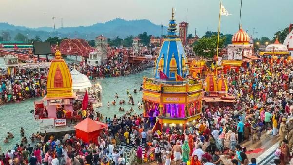 మహా కుంభమేళాలో కరోనా బారిన పడిన 20 మంది పరారీ .. కేసు నమోదు చేసి వెతుకుతున్న పోలీసులు