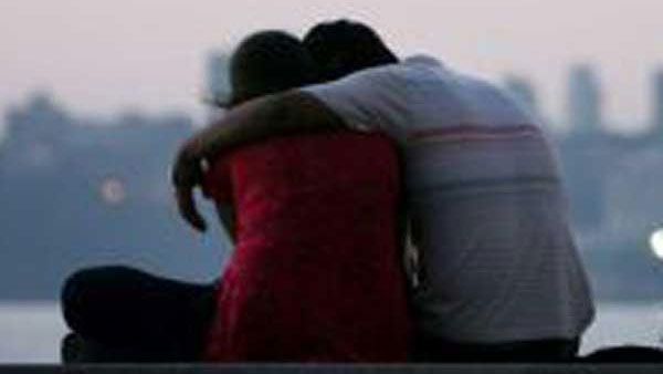 Lovers: ప్రియురాలి పెళ్లి ఫిక్స్, ప్రియుడు, ఫ్రెండ్స్ ఏం చేశారంటే ?, ఏకాతంలో వెనుక నుంచి!