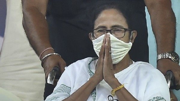 సీఆర్పీఎఫ్‌పై మమత వ్యాఖ్యలపై ఈసీ సీరియస్‌- రేపటిలోగా వివరణ కోరుతూ నోటీసులు