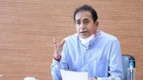 మహారాష్ట్ర మాజీ హోం మంత్రి అనిల్ దేశ్ ముఖ్ పై సీబీఐ కేసు నమోదు , ఆయన నివాసంతో సహా నాలుగు చోట్ల సోదాలు