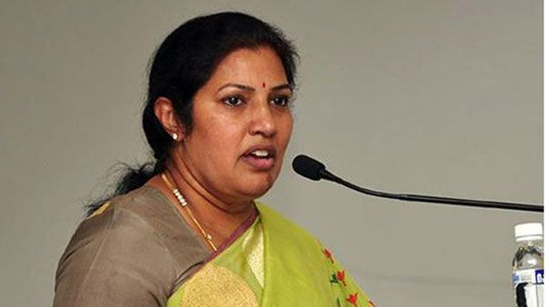 టీఆర్ఎస్ పాలనపై భగ్గుమన్న పురంధరేశ్వరి .. ఖమ్మం ఎన్నికల ప్రచారంలో హాట్ కామెంట్స్