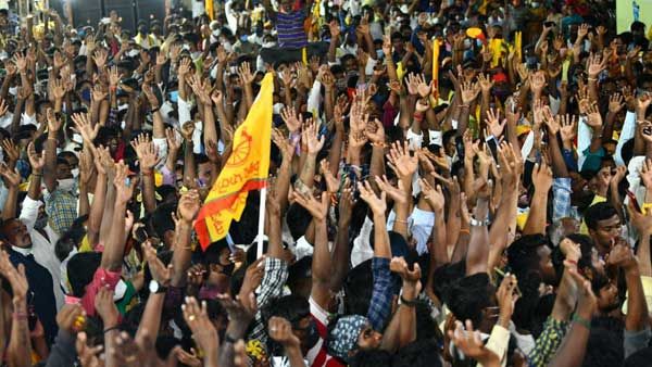 తిరుపతిలో రోజుకో మలుపు -జగన్‌, పవన్ దూరం- బాబుపై రాళ్ల దాడి- ఏం జరుగుతోంది ?