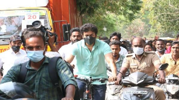 viral video: తలపతి స్ట్రాంగ్ మెసేజ్ -సైకిల్‌పై వచ్చి ఓటేసిన విజయ్‌ -ఫ్యాన్స్‌పై పోలీసుల లాఠీచార్జ్