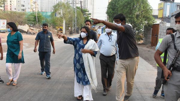 కరోనా విజృంభిస్తోంది.!శుభ్రత ఒక్కటే పరిష్కారం.!అధికారులను అప్రమత్తం చేస్తున్న మేయర్ విజయలక్ష్మి.!