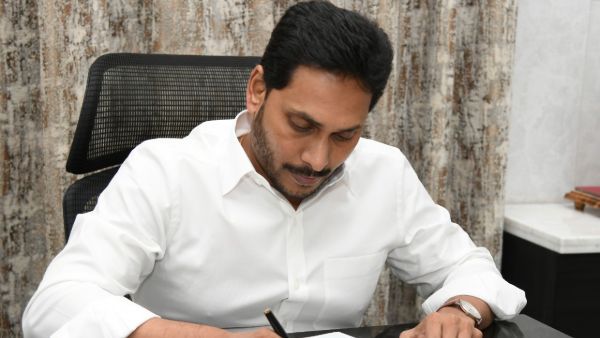 జగన్‌ మరో ప్రయోగం-తిరుపతి ఓటర్లకు లేఖ- వైసీపీకే ఎందుకు ఓటేయాలంటే..