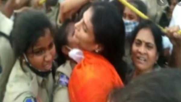 వైఎస్ షర్మిల దీక్ష భగ్నం.. పాదయాత్ర చేస్తుండగా అరెస్ట్, స్పృహ తప్పడంతో..