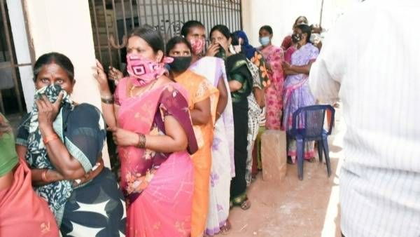 ఏపీ పరిషత్‌ పోరు- చెదురుమదురు ఘటనలు- 11 గంటలకు 21.65 శాతం