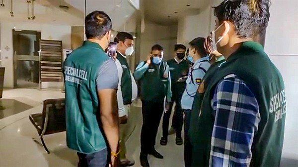 ట్విట్టర్ ఇండియా ఢిల్లీ, గుర్గావ్ కార్యాలయాల్లో స్పెషల్ పోలీసుల తనిఖీలు, నోటీసు