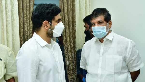 నరేంద్ర చేసిన తప్పేంటో ప్రభుత్వం చెప్పాలి.!ధూళిపాళ్లను పరామర్శించిన నారా లోకేష్.!