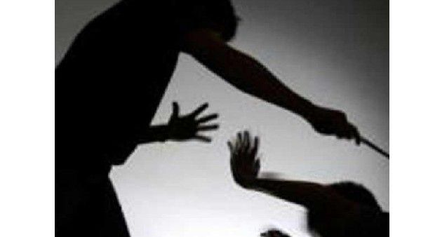 నల్గొండలో పోలీసుల కఠినత్వం: లాఠీలతో జర్నలిస్టులు, ప్రభుత్వ ఉద్యోగులపై దాడి