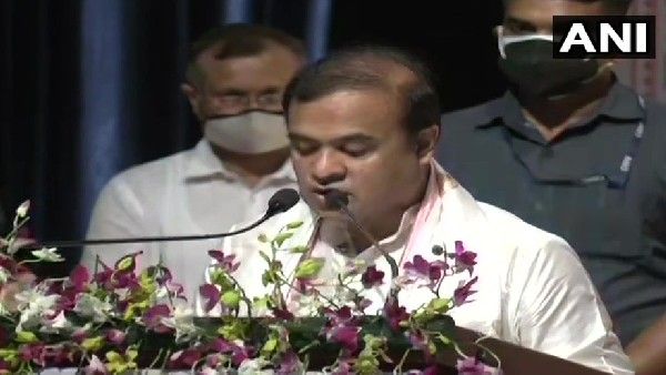 అస్సాం 15వ ముఖ్యమంత్రిగా హిమంత బిశ్వశర్మ ప్రమాణం: ప్రధాని మోడీ అభినందనలు