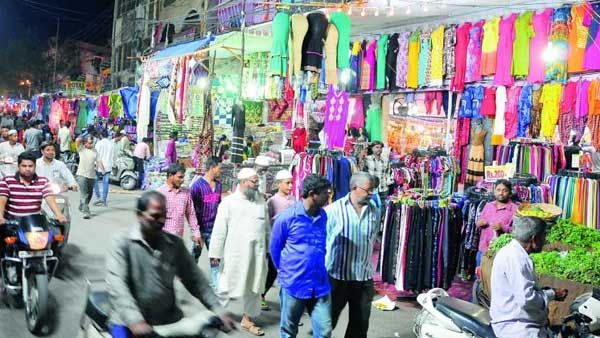 Hyderabadలో రంజాన్ షాపింగ్: కరోనా నిబంధనలు గాలికి -కోవిడ్ కమ్మేసే ఛాన్స్..బాబోయ్..!