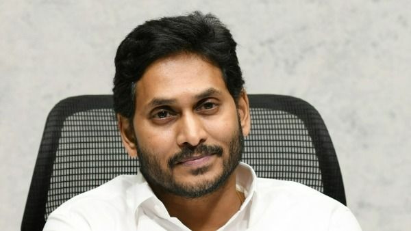 డాక్టర్లపై జగన్ ప్రశంసలు- కోవిడ్‌పై పోరులో అద్భుత సేవలు- తగ్గుతున్న కేసులు