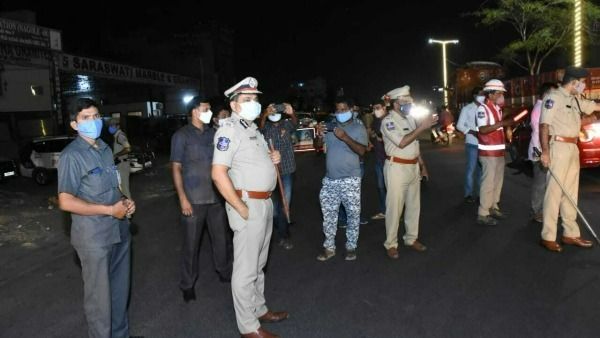 లాక్‌డౌన్ కఠినంగా అమలు చేయండి.!సీనియర్ అధికారులు క్షేత్ర స్థాయిలో పర్యవేక్షించాలన్న డీజీపీ.!