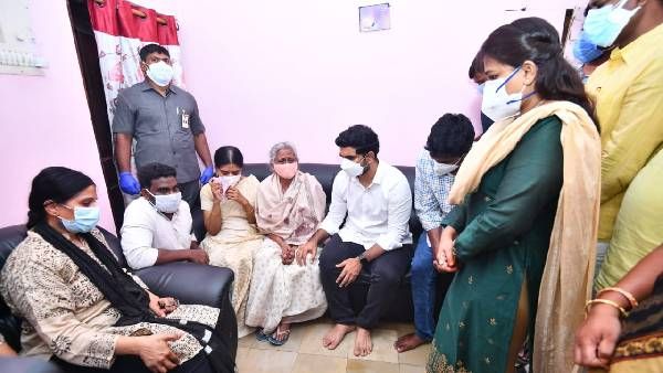 ఏపీలో రాజ్యాంగం అమలు కావడం లేదు.!డాక్టర్ సుధాకర్ కుటుంబాన్ని పరామర్శించిన నారా లోకేష్.!