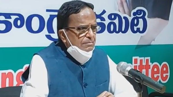 తోడేళ్ళ దాడిని తప్పించుకోడానికి ఈటల ఢిల్లీ వెళ్లారన్న దాసోజు శ్రవణ్.!మోదీ గ్రాఫ్ పడిపోయిందన్న పొన్నాల.!