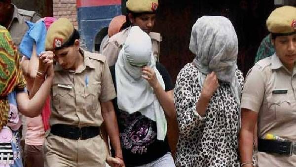 హైదరాబాద్‌ జూబ్లీహిల్స్‌లో వ్యభిచార దందా గుట్టు రట్టు.. సెక్స్ వర్కర్లు,విటులు అరెస్ట్...