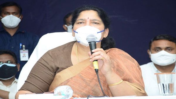 లాక్‌డౌన్ లో పోలీసుల కర్తవ్యం సూపర్.!ప్రజల క్షేమం కోసమే లాక్‌డౌన్ అన్న మంత్రి సత్యవతి రాథోడ్.!