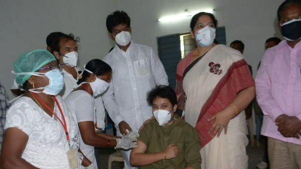 కోరోనా స్పైడర్స్ కు వ్యాక్సిన్ ఇస్తే దాన్ని నియంత్రించినట్టే.!సీఎం ఆలోచన భేష్ అంటున్న మంత్రి సత్యవతి.!