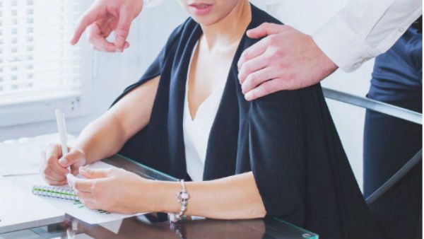 చెన్నైలో మరో కీచక టీచర్-ముద్దులు,కౌగిలింతలు,లైంగిక దాడులు-కామంతో క్లాస్‌రూమ్‌లోనే అరాచకాలు