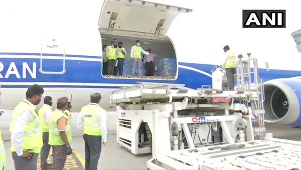 Sputnik V: హైదరాబాద్ చేరిన తొలి బ్యాచ్ వ్యాక్సిన్: శంషాబాద్ ఎయిర్‌పోర్ట్ నుంచి అక్కడికి సరఫరా