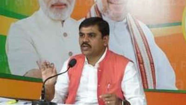 వైసీపి ప్రజా వ్యతిరేక విధానాలపై బీజేపి నిరసన.!కరోనా కట్టడిలో ప్రభుత్వం చేతులెత్తేసిందన్న విష్షు.!