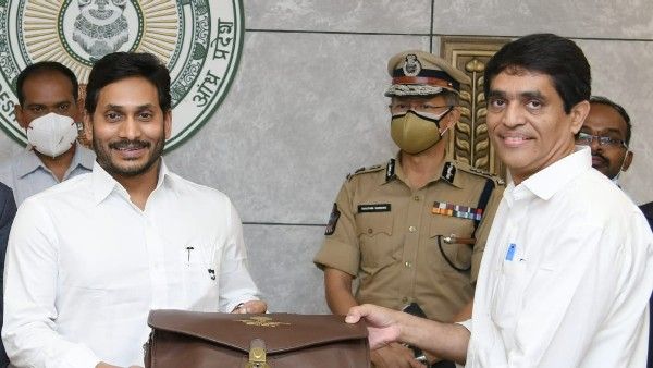 వ్యవసాయ రంగానికి ప్రాముఖ్యత.!రైతును రాజుగా మార్చే బడ్జెట్ ఇదే అంటున్న వైసీపి నేతలు.!