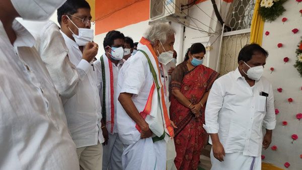 ఏపీపైనా కాంగ్రెస్‌ దృష్టి-రెండ్రోజుల సమీక్ష-ఊమెన్‌ చాందీ రాక-మరో రేవంతుడి అన్వేషణ