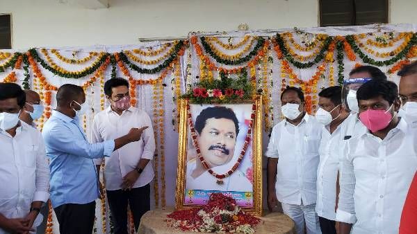 బాల్క సుమన్‌కు మంత్రి కేటీఆర్ పరామర్శ.. కొప్పుల ఈశ్వర్ కూడా