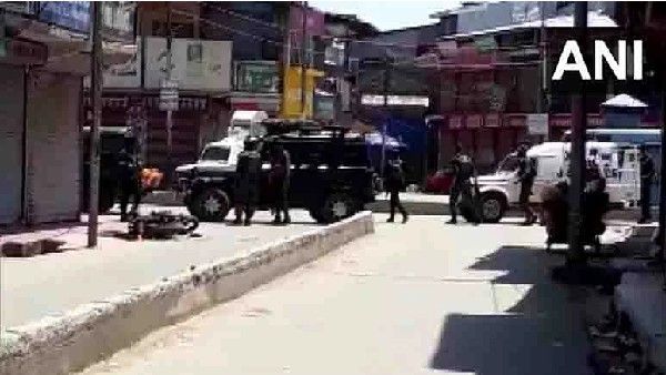 మళ్లీ పేట్రేగిన టెర్రరిస్టులు: బలగాలపై దాడి -2పోలీసులు, 2పౌరుల మృతి -జమ్మూకాశ్మీర్‌లోని సోపోర్‌లో ఘటన
