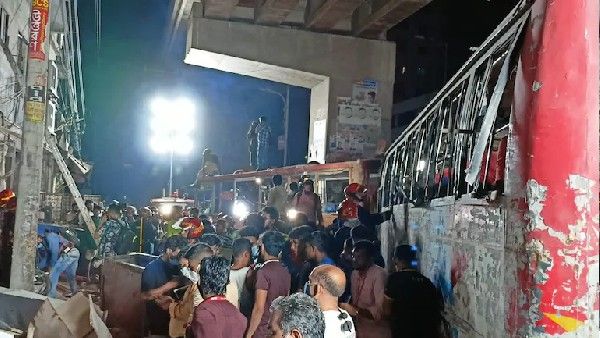 బంగ్లాదేశ్‌లో పేలుళ్లు.. 3 మృతి.. 40 మందికి గాయాలు