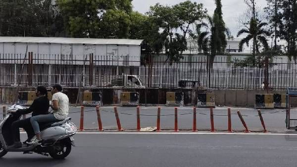 సీఎం నివాసం శత్రుధుర్భేధ్యం.!నిరసనలకు చెక్!ప్రగతిభవన్ ఎదుట ప్రత్యేక ఇనుప కంచె ఏర్పాటు.!