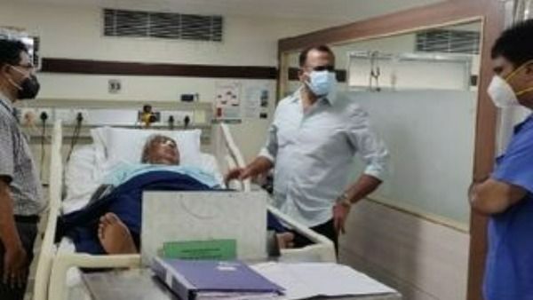 పరామర్శల పరంపర: రేవంత్ తర్వాత కోమటిరెడ్డి, వీహెచ్‌కు పరామర్శ, ప్రాధాన్యం