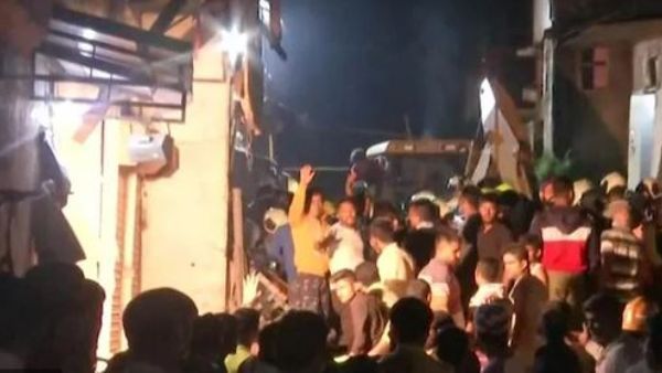 ముంబైలో ఘోర ప్రమాదం : కుప్పకూలిన నాలుగంతస్తుల భవనం- 9 మంది మృతి