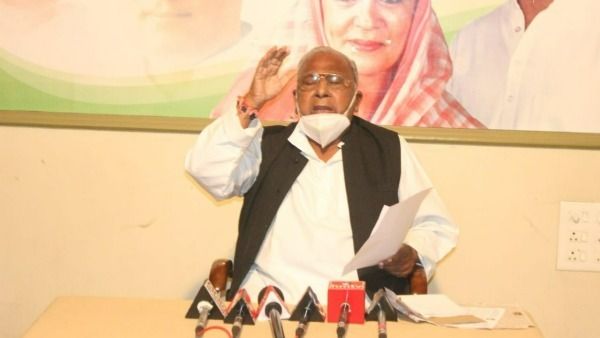 కాంగ్రెస్ ఖతం.!నివేదికలు ఇవ్వడంలో ఇంఛార్జ్ లు ఫెయిల్.!సరైన కమిటీ వేయాలని అదిష్టానానికి వీహెచ్ లేఖ.!