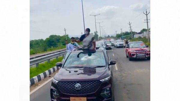 జోష్ లో సీతక్క ... టీపీసీసీ చీఫ్ రేవంత్ రెడ్డిని కలిసేందుకు 100 భారీ కార్ల భారీ కాన్వాయ్!!