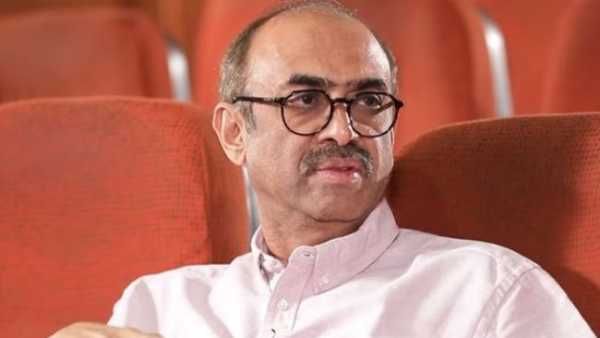 నిర్మాత సురేష్ బాబుకు కరోనా వ్యాక్సిన్ పేరుతో టోకరా: పోలీసులకు ఫిర్యాదు