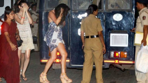 కడ్తాల్ ఫాంహౌస్ పార్టీ-విద్యార్థులు,టెక్కీలే టార్గెట్‌గా-మందు,చిందు,డ్రగ్స్-విస్తుపోయే అంశాలు