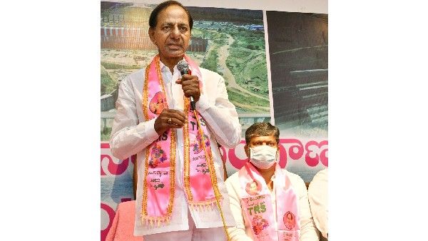 ఎల్ రమణకు కేబినెట్ బెర్త్ ఖాయమేనా?: చేనేత వర్గానికి ప్రాధాన్యతిస్తూ సీఎం కేసీఆర్ కీలక వ్యాఖ్యలు