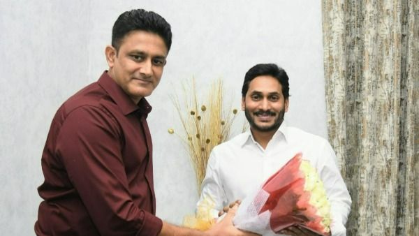 జగన్ తో అనిల్ కుంబ్లే భేటీ-స్పోర్ట్స్ యూనివర్సిటీకి సాయం ఆఫర్