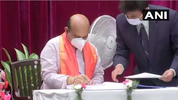 కర్నాటక సీఎంగా బసవరాజ బొమ్మై-త్వరలో కేబినెట్ విస్తరణ-ముగ్గురు డిప్యూటీ సీఎంలు