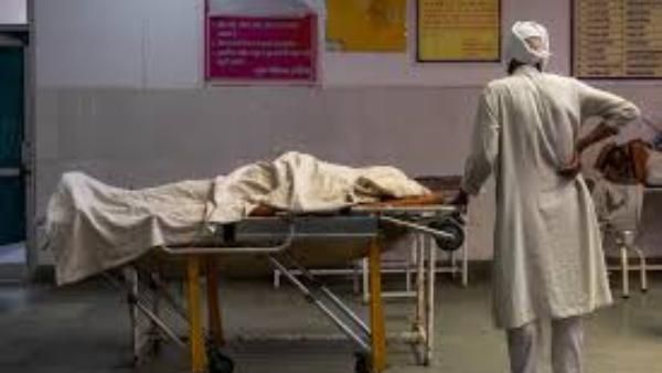 షాకింగ్: కరోనా బారినపడి ఐదు రోజుల్లోనే మహిళ మృతి: ఆమె శరీరంలో 2 కరోనా వేరియంట్ల గుర్తింపు