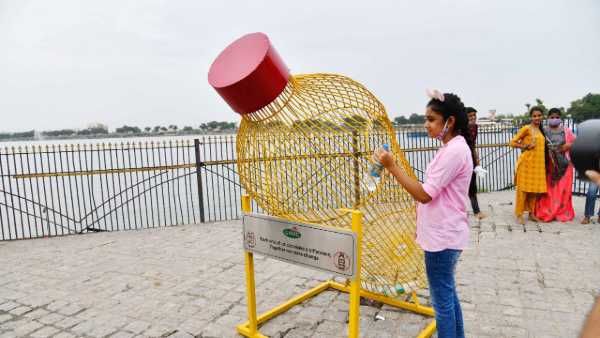 ఆ డస్ట్ బిన్ లు సైతం ఆకర్షిస్తాయి, అందర్నీ చైతన్య పరుస్తాయి : జీహెచ్ఎంసీలో బాటిల్ మోడల్ డస్ట్ బిన్స్ !!