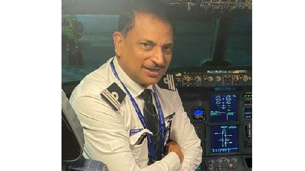 అరుదైన ఘటన- ఒకే విమానంలో పైలెట్ గా బీజేపీ ఎంపీ, ప్రయాణికుడిగా డీఎంకే ఎంపీ