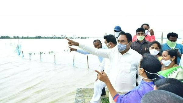 ఉమ్మడి వరంగల్ జిల్లాలో వర్ష బీభత్సం .చాలా గ్రామాలకు రాకపోకలు బంద్, వరద ప్రాంతాల్లో మంత్రి ఎర్రబెల్లి !!