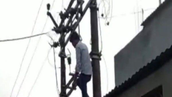 చేపలకూర వండలేదని మారం.. ట్రాన్స్ ఫార్మర్ ఎక్కిన భర్త..