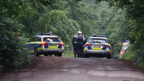 జర్మనీలో కూలిన విమానం.. ముగ్గురి మృతి..?