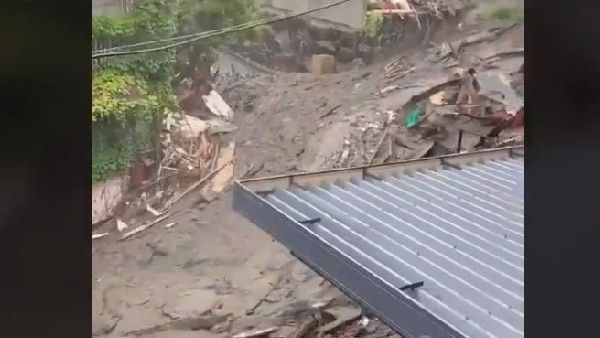 జపాన్‌లో వర్ష బీభత్సం, విరిగిన కొండచరియలు, 80 మంది గల్లంతు..