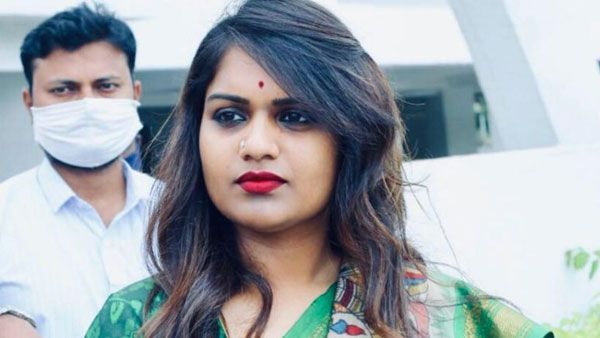 కాంగ్రెస్‌లోకి కత్తి కార్తీక: మధుయాష్కీతో భేటీ.. రేవంత్ సమక్షంలో