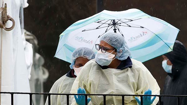 తెలంగాణలో తగ్గుముఖం: 729 కేసులు.. ఐదుగురు మృతి